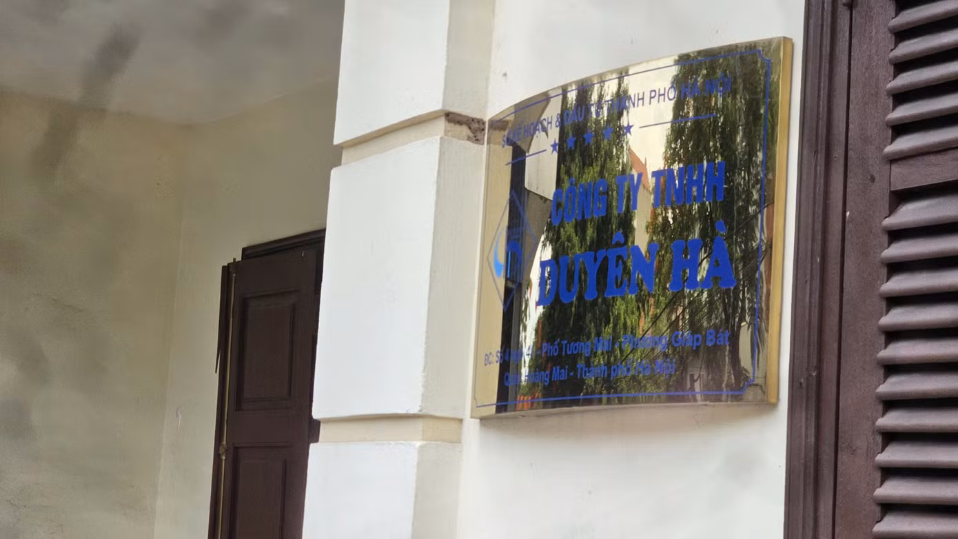 Công ty TNHH Duyên Hà bị cấm tham gia đấu giá quyền sử dụng đất 18 tháng sau vụ bỏ cọc khu đất xây khách sạn 5 sao tại 18 Cao Bá Quát (phường Ba Đình). Ảnh: Đình Phong.