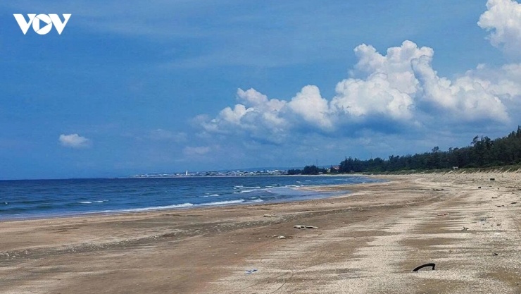 Bãi biển thôn Minh Tân 2, xã Phan Rí Cửa, nơi xảy ra vụ đuối nước khiến 2 trẻ em tử vong chiều 27/9.