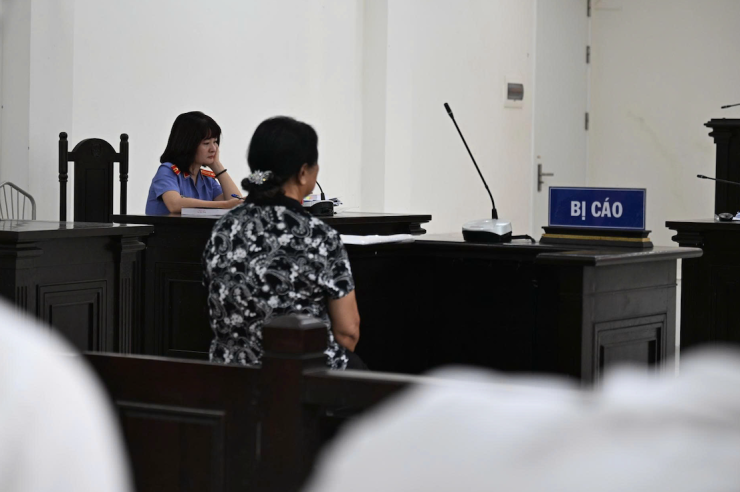 Bị cáo Vân tại phiên tòa hồi tháng 7. Ảnh: HH