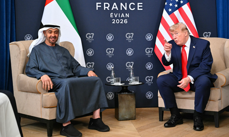 Tổng thống UAE Mohamed bin Zayed A Nahyan (trái) và Tổng thống Mỹ Donald Trump trong cuộc gặp bên lề hội nghị thượng đỉnh G7 ở Pháp hôm 16/6/2026. Ảnh: AFP