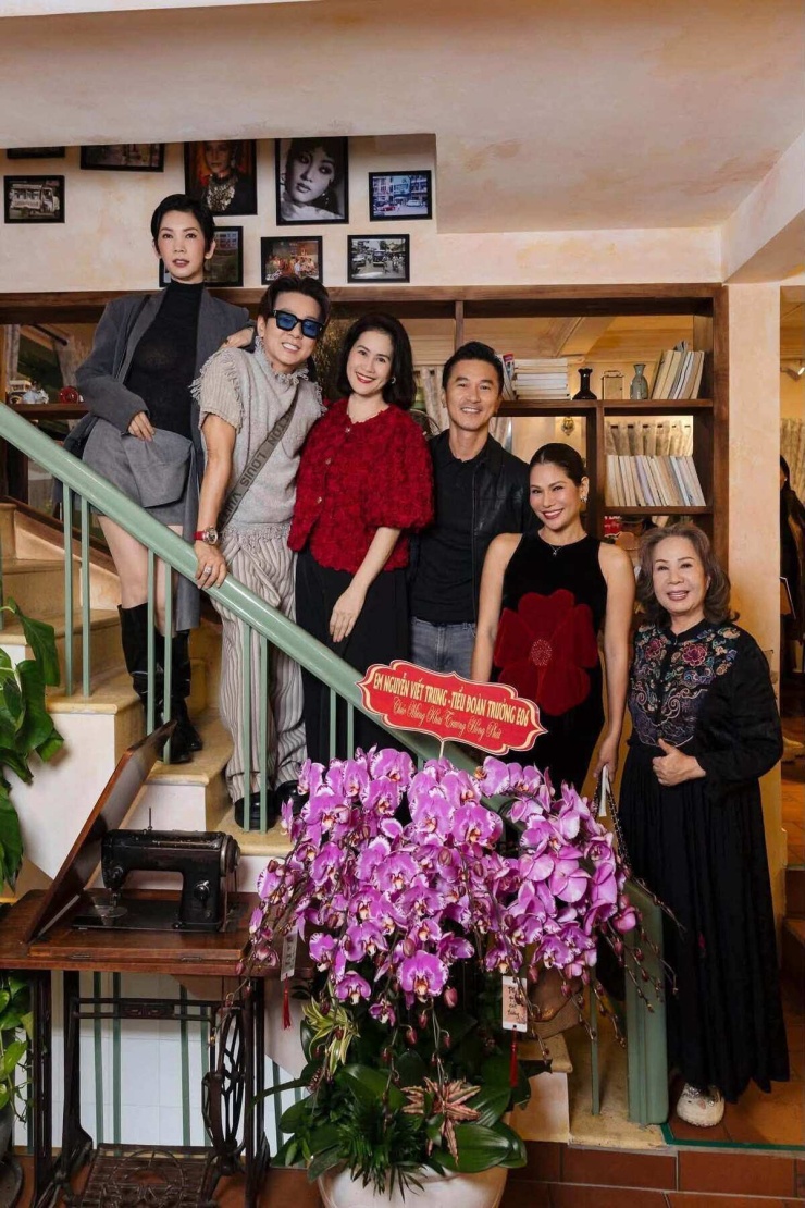 Ảnh sao 30/9: Đoan Trang mừng kỷ niệm cưới của bố mẹ Hoàng Oanh - 1