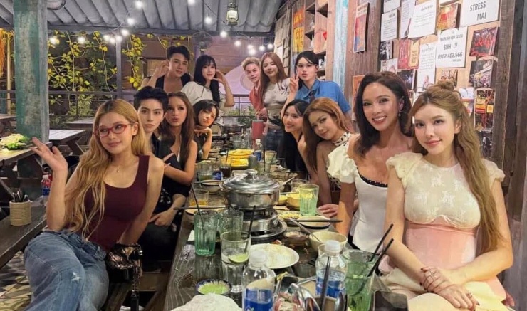 Ảnh sao 30/9: Đoan Trang mừng kỷ niệm cưới của bố mẹ Hoàng Oanh - 6