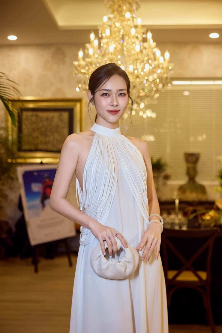 Ảnh sao 30/9: Đoan Trang mừng kỷ niệm cưới của bố mẹ Hoàng Oanh - 10