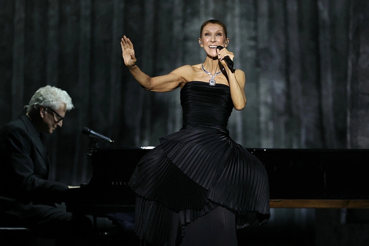 Celine Dion trong đêm nhạc 12/9. Ảnh: AFP