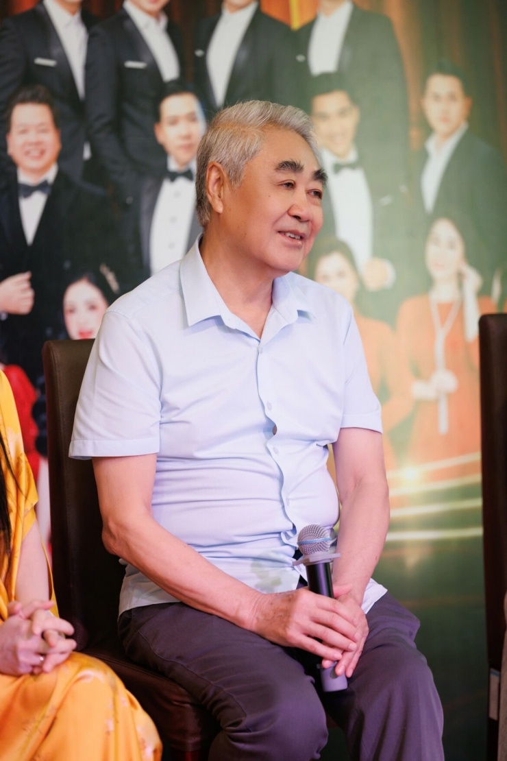 NSND Quang Thọ chia sẻ những kỷ niệm về NSND Trung Kiên và các chuyến biểu diễn của Khoa Thanh nhạc cách đây 40 năm.