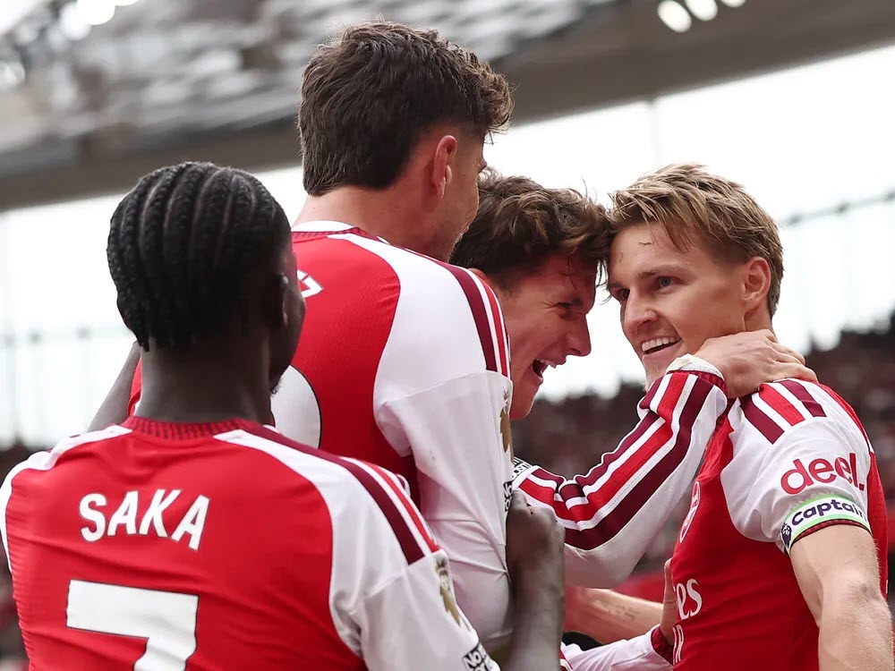 Arsenal toàn thắng ở Premier League sau khi đánh bại Chelsea