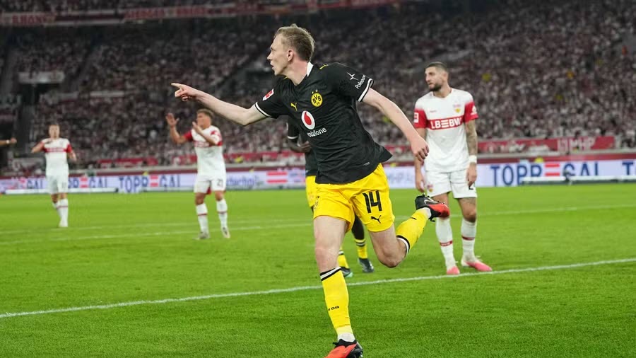 Beier mang lại đột biến cho Dortmund ở hiệp 2