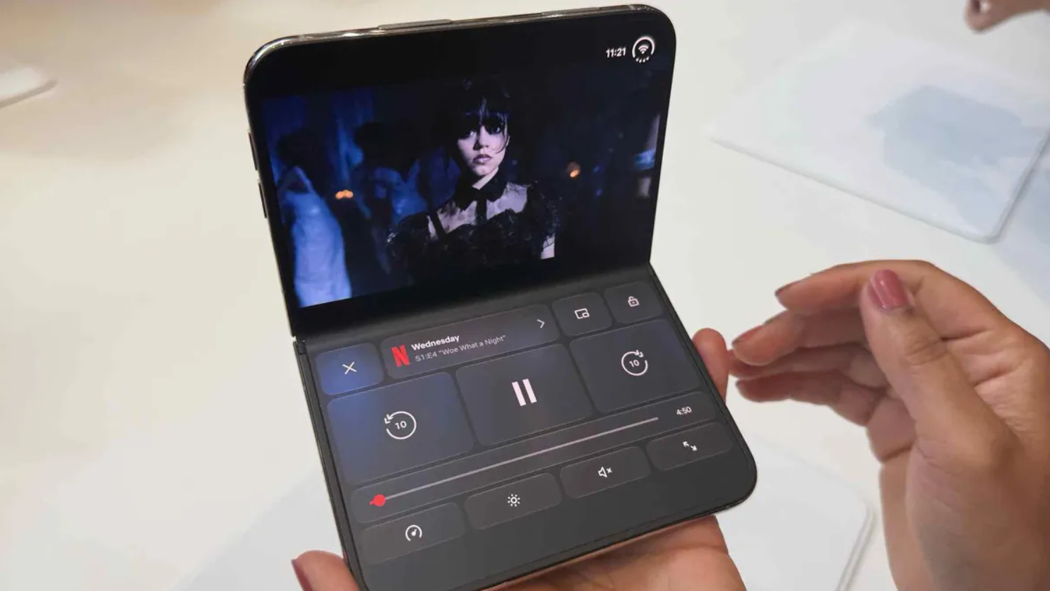 iPhone Duo cho trải nghiệm xem thích hơn.