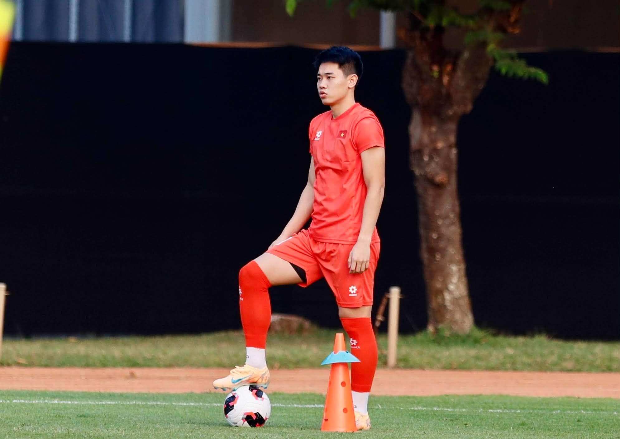 Đình Bắc giờ là đội phó của ĐT Việt Nam sau khi đoạt giải Cầu thủ hay nhất AFF Cup 2026