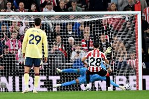 Arsenal lên đỉnh Ngoại hạng Anh, Arteta vẫn nổi giận vì quả phạt đền
