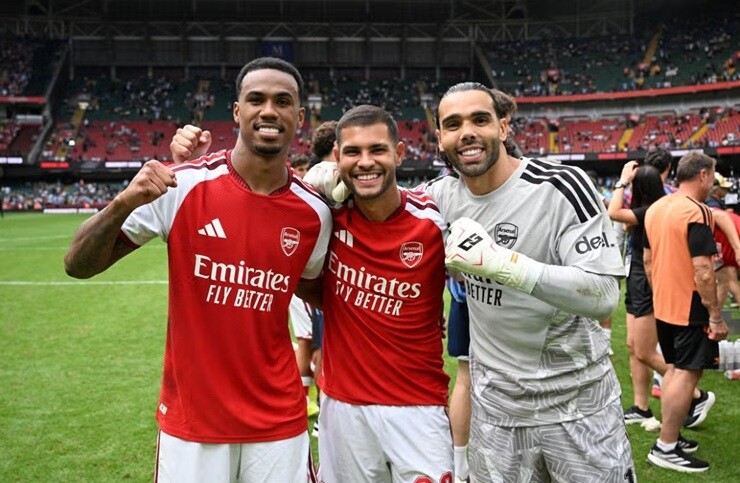 David Raya đang là chốt chặn tin cậy trong khung thành của Arsenal