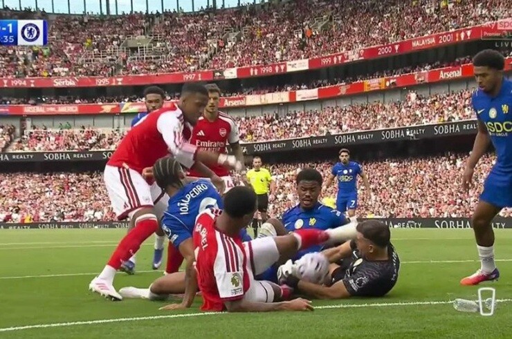 Nếu Gabriel bị thẻ đỏ, cục diện trận derby giữa Arsenal và Chelsea có thể sẽ diễn ra theo chiều hướng khác