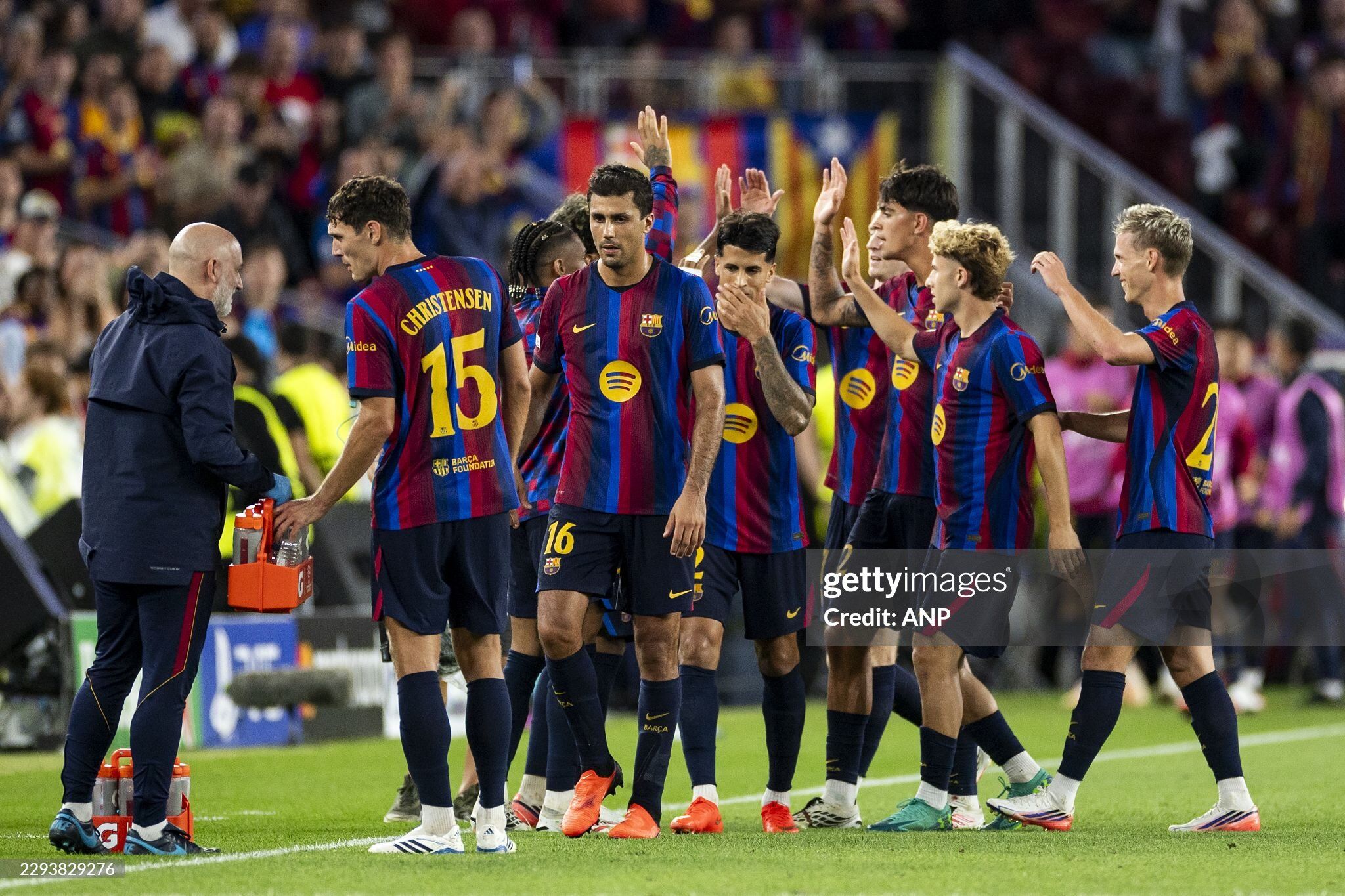 Barca đại thắng ở trận ra quân tại Champions League mùa này