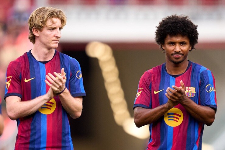 Adeyemi đang thách thức Gordon cho một suất đá chính tại Barcelona