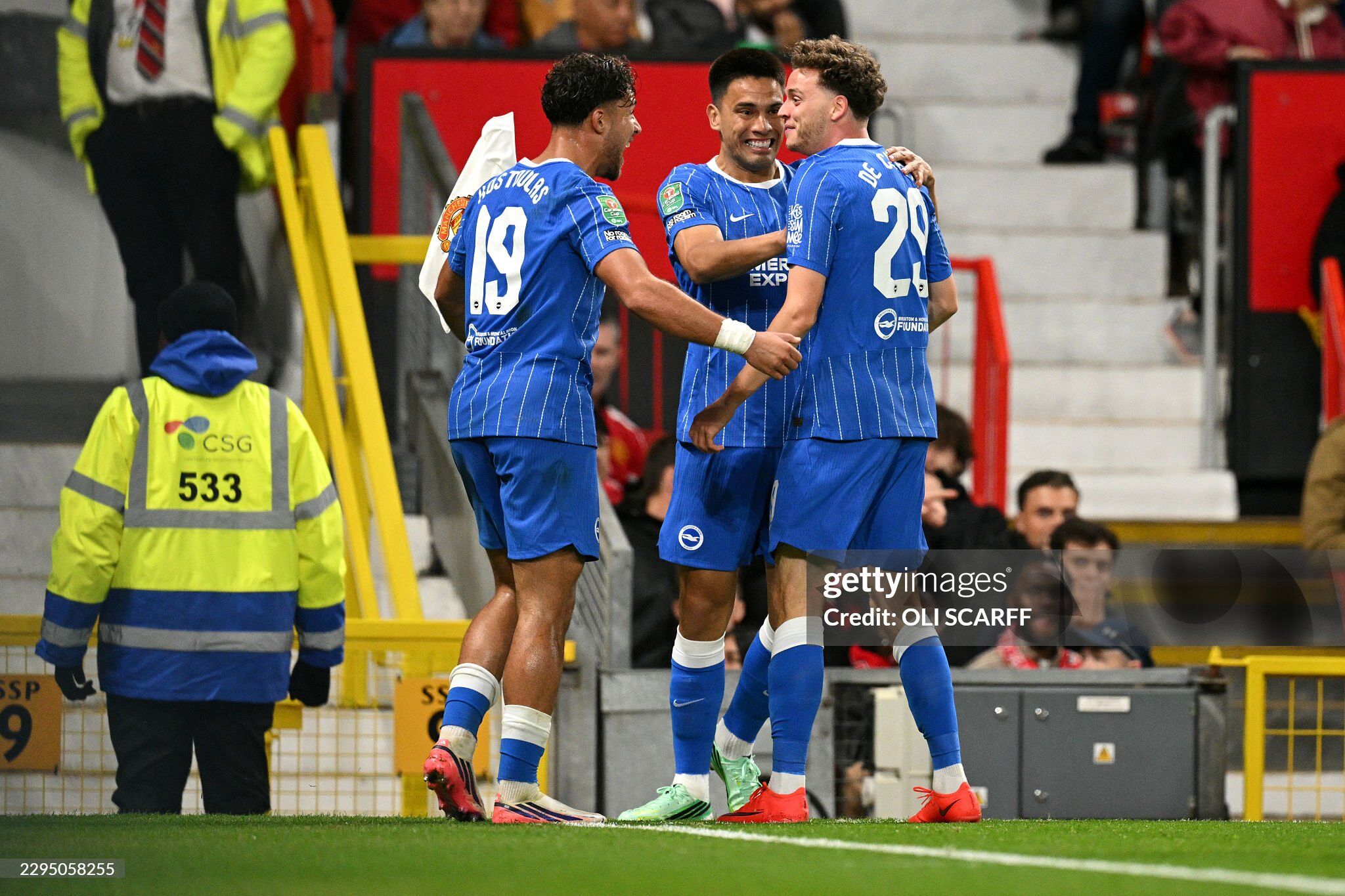 Brighton loại MU gây sốc