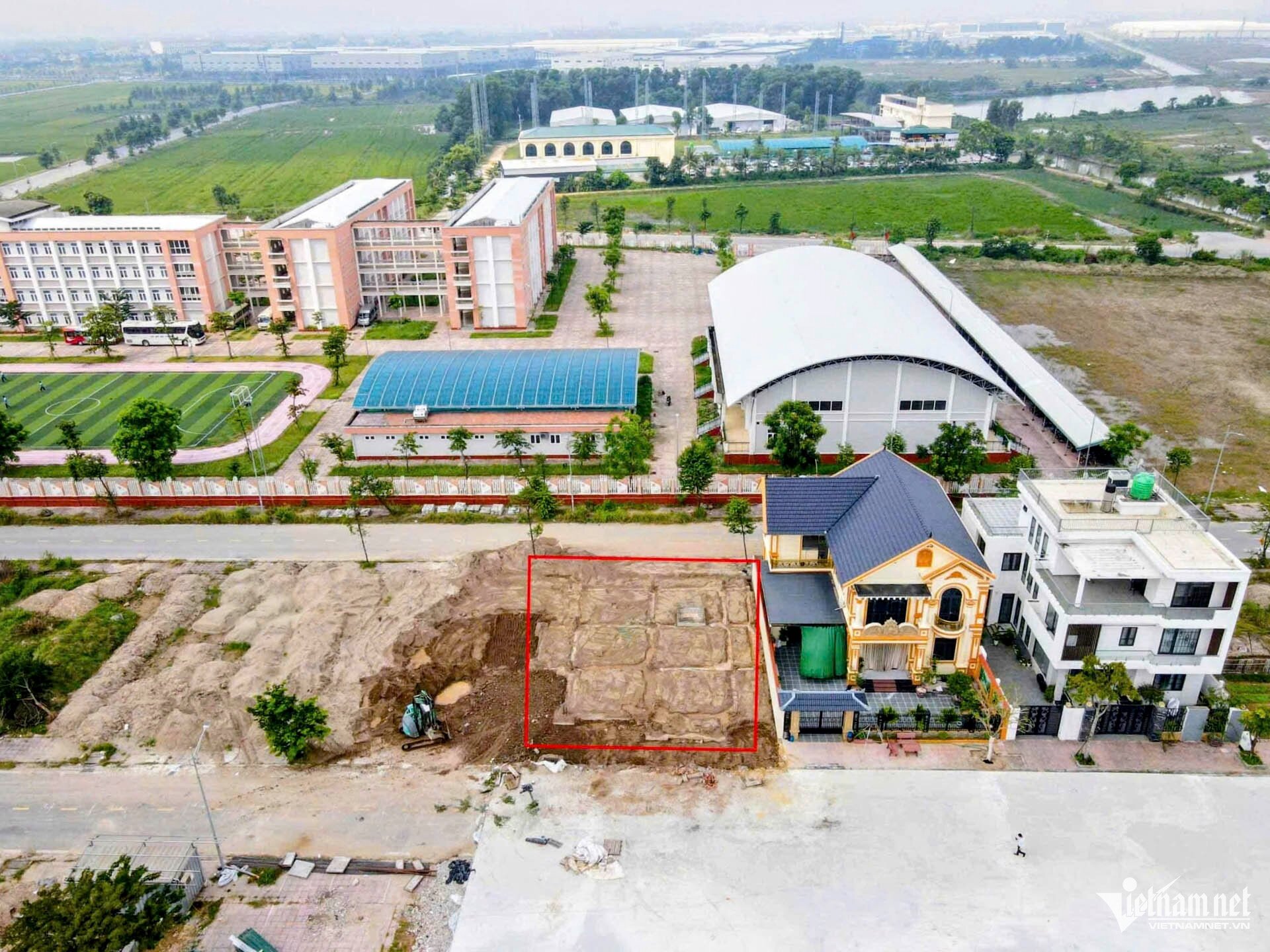 Căn biệt thự được di chuyển để phục vụ giải phóng mặt bằng dự án đường kết nối sân bay Gia Bình với Hà Nội.