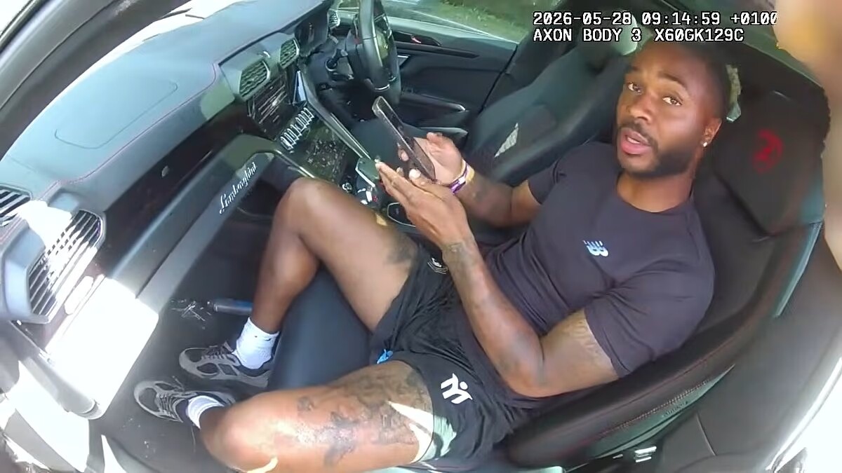 Sterling bị bắt khi đang lái xe gây nguy hiểm