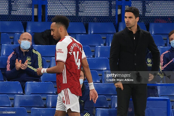 Aubameyang từng rơi vào tình cảnh tương tự Gabriel Jesus