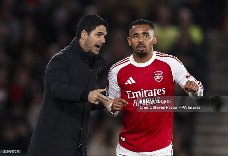Gabriel Jesus tiết lộ từng phải tập riêng trước khi rời Arsenal