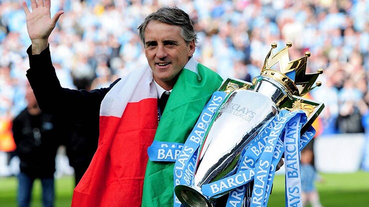 HLV Mancini thừa nhận ký hợp đồng kép với Man City