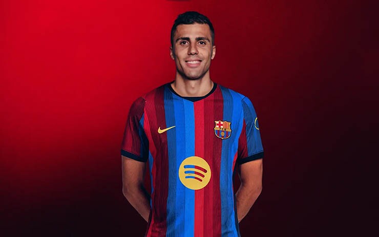 Tân binh Rodri là điểm nhấn trong đội hình Barca dự Champions League