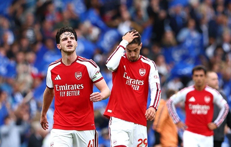 Arsenal phải nhận thất bại đầu tiên trong mùa giải