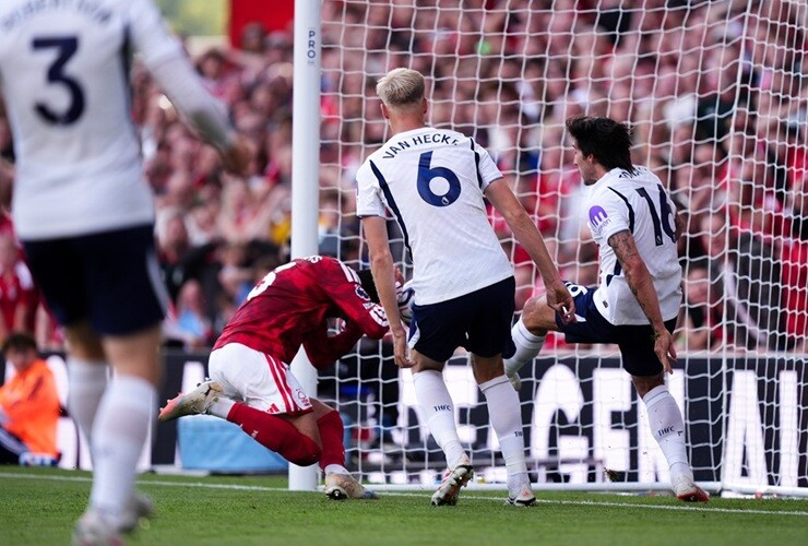 Tình huống Nottingham Forest bị VAR từ chối bàn thắng