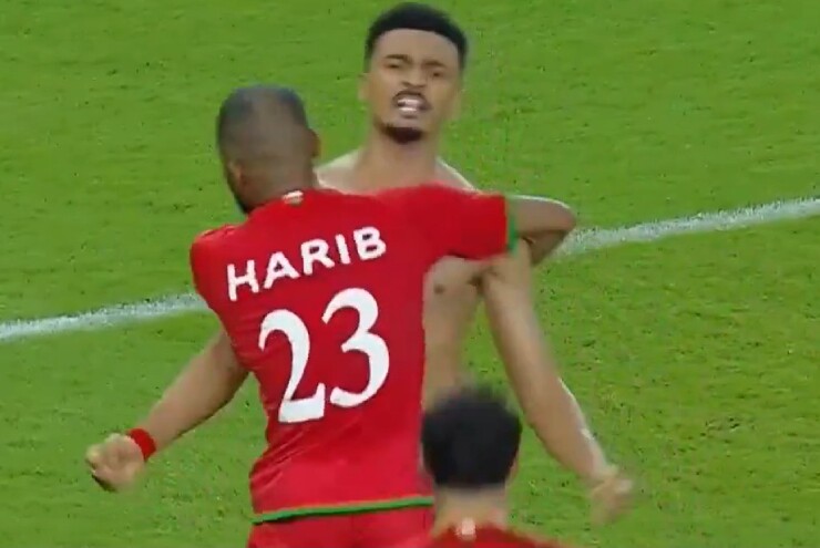Al Shaqys khiến điểm fair-play của Oman bằng với Iraq với màn cởi áo ăn mừng