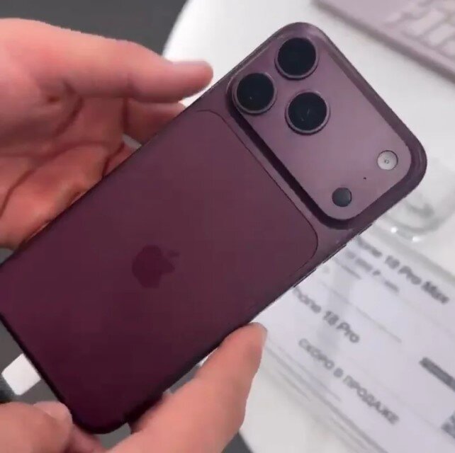 Hình ảnh về màu Dark Cherry của iPhone 18 Pro Max.