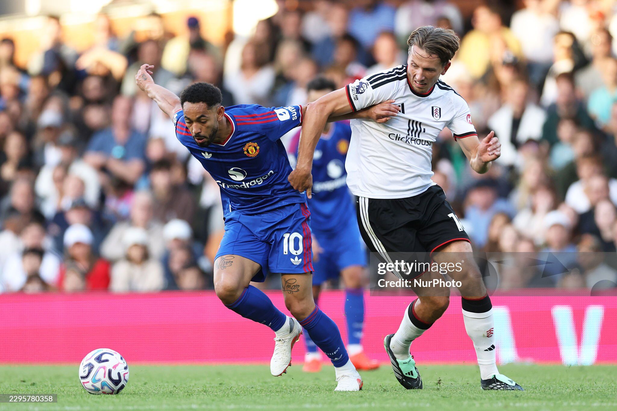 MU vất vả lên bóng trước Fulham