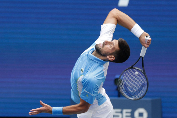Ở tuổi 39, Djokovic vẫn biến cú giao bóng thành công cụ kiểm soát trận đấu