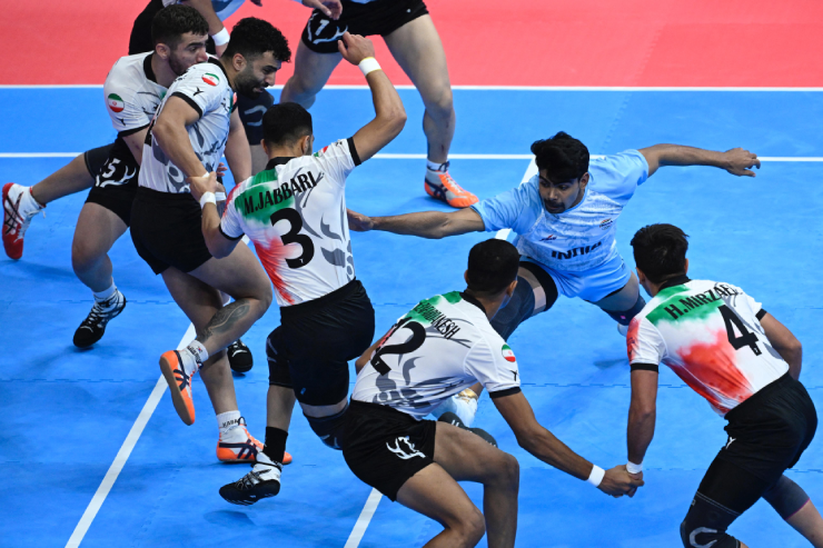Một pha tranh chấp quyết liệt trong môn Kabaddi