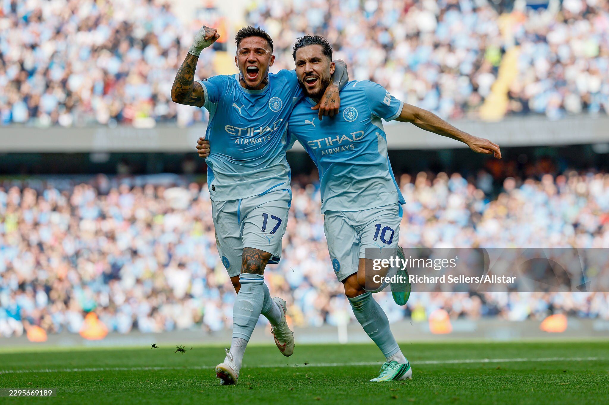 Man City làm tốt nhiệm vụ thắng Sunderland để chiếm ngôi đầu bảng 