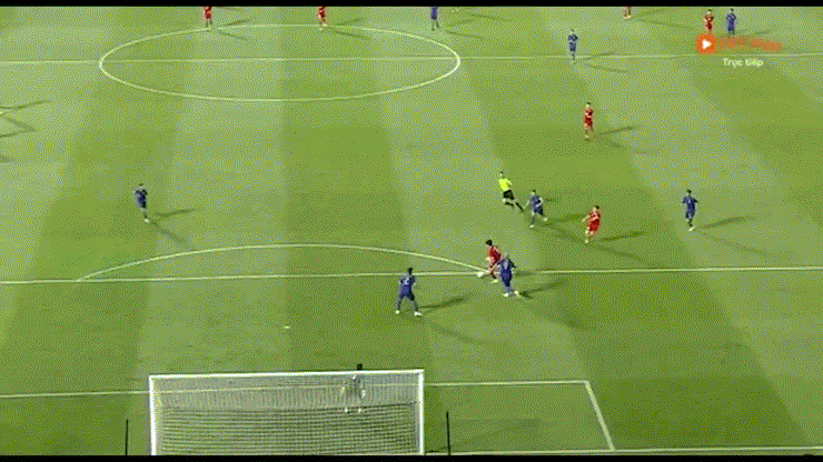 Pha phối hợp làm tung lưới Thái Lan của Đình Bắc và Hai Long được siêu sao Barca tái hiện y hệt - 4