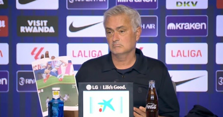 Mourinho đưa ra “bằng chứng” trong buổi họp báo sau trận