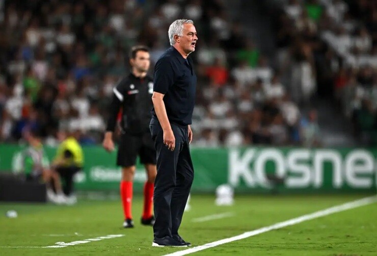 Mourinho cùng Real Madrid thắng kịch tính Elche