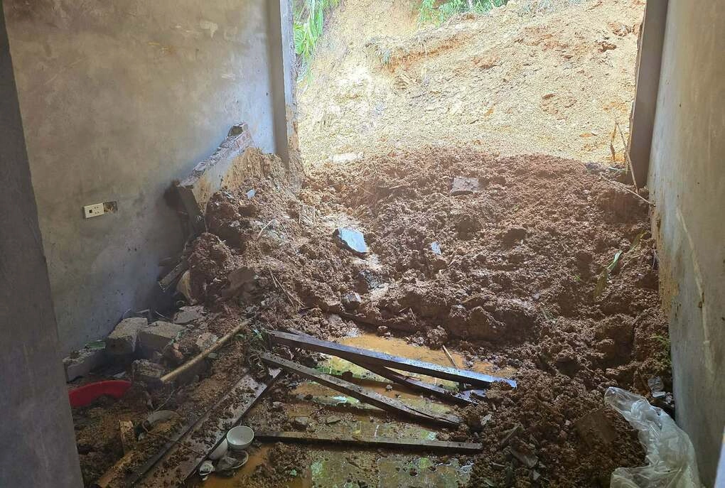 Hiện trường vụ sạt lở ngôi nhà ông Xa Văn Dong ở xã Đà Bắc, tỉnh Phú Thọ. Ảnh: Cục Quản lý đê điều và Phòng chống thiên tai