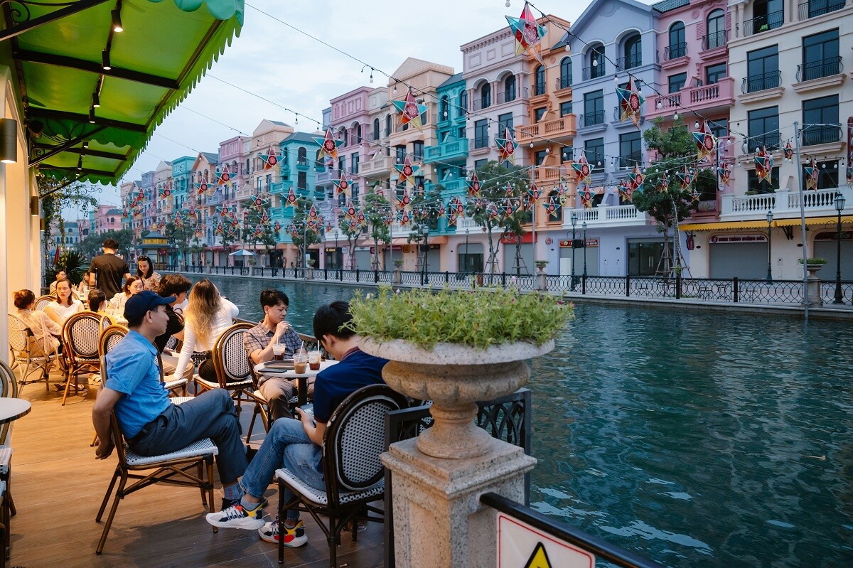 Cư dân trải nghiệm ẩm thực, giải trí tại Ocean City. Nguồn: Vinhomes.