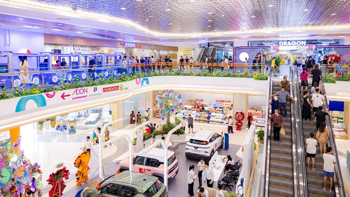 Không gian Vincom Mega Mall Ocean City với các thương hiệu bán lẻ, ẩm thực và giải trí đang hoạt động. Nguồn: Vincom