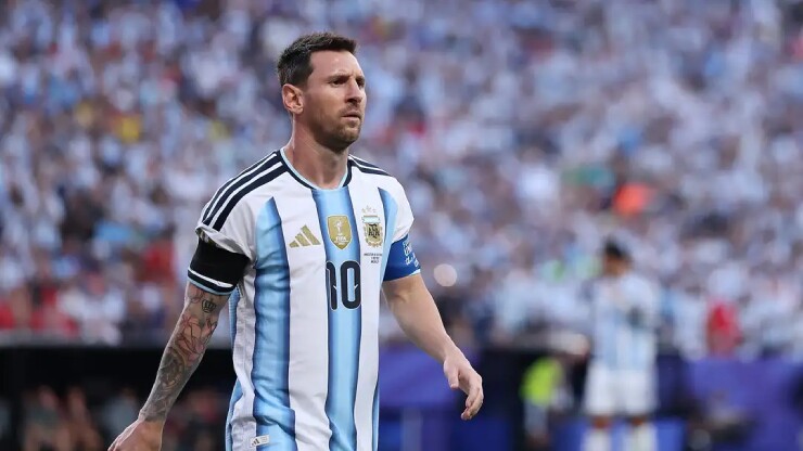 Tin mới nhất bóng đá sáng 30/9: ĐT Argentina tạm "treo" áo số 10 trước trận chia tay Messi - 1