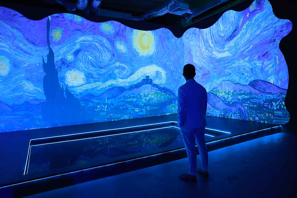 Khách mời trải nghiệm các không gian “độc bản” tại “Van Gogh Timeless”