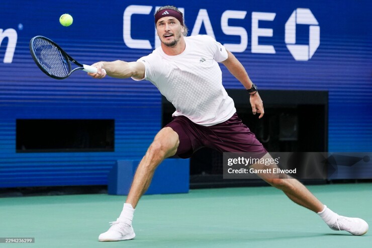 Zverev ghi danh vào chung kết