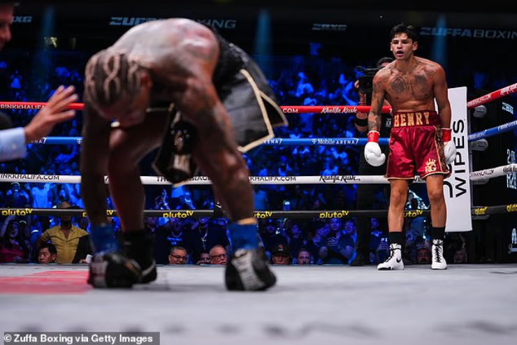 Võ sĩ ngổ ngáo đòi cướp đai boxing thế giới, "Vua Ryan" tung mưa đòn hủy diệt - 5