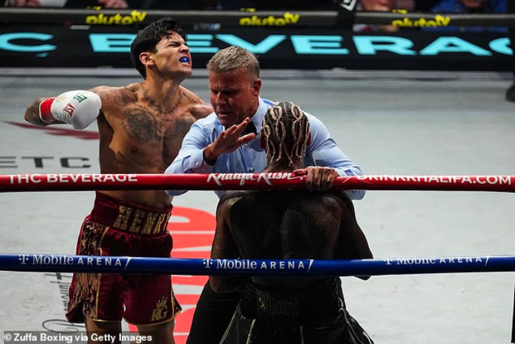 Võ sĩ ngổ ngáo đòi cướp đai boxing thế giới, "Vua Ryan" tung mưa đòn hủy diệt - 4