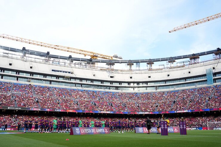 Camp Nou siết an ninh trước Feyenoord