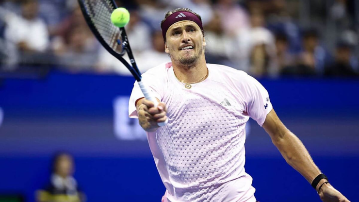 Zverev áp dụng đấu pháp bóng xoáy cao và&nbsp;sâu, khiến Shelton gặp khó trong những pha đánh trái tay