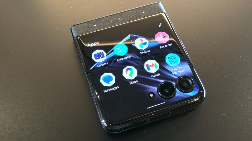Phiên bản Motorola Razr 2026 đính pha lê Swarovski.