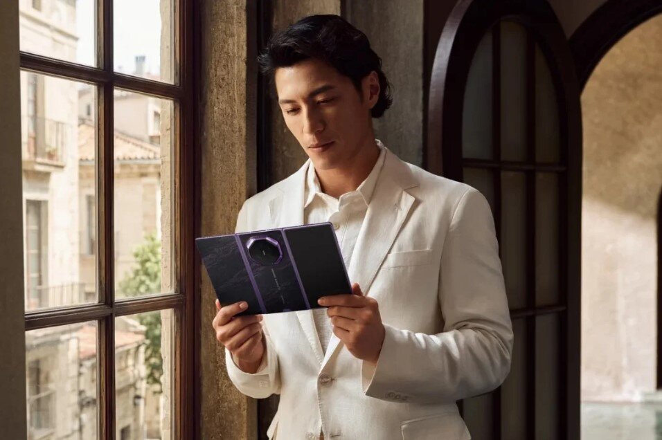 Huawei Mate XT 2 Ultimate Design.