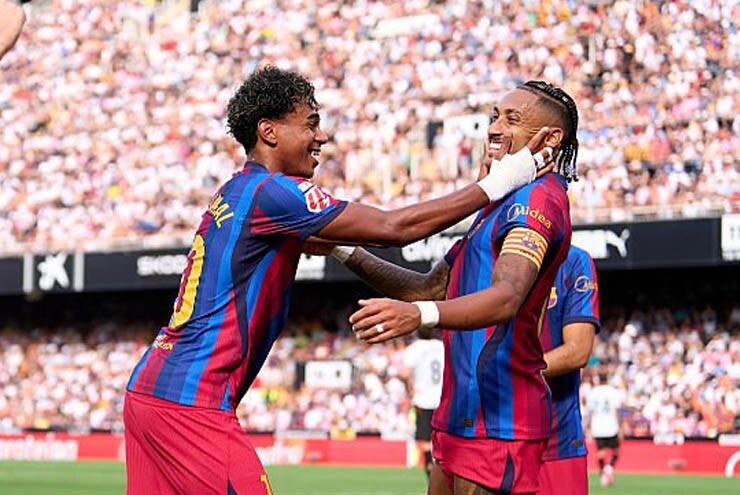Barcelona không cần tiền đạo cắm đúng nghĩa