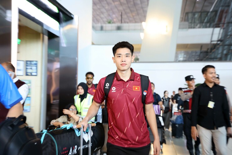ĐT Việt Nam đến Indonesia săn cúp vàng FIFA ASEAN Cup, Patrik Lê Giang & Tài Lộc gặp sự cố - 4